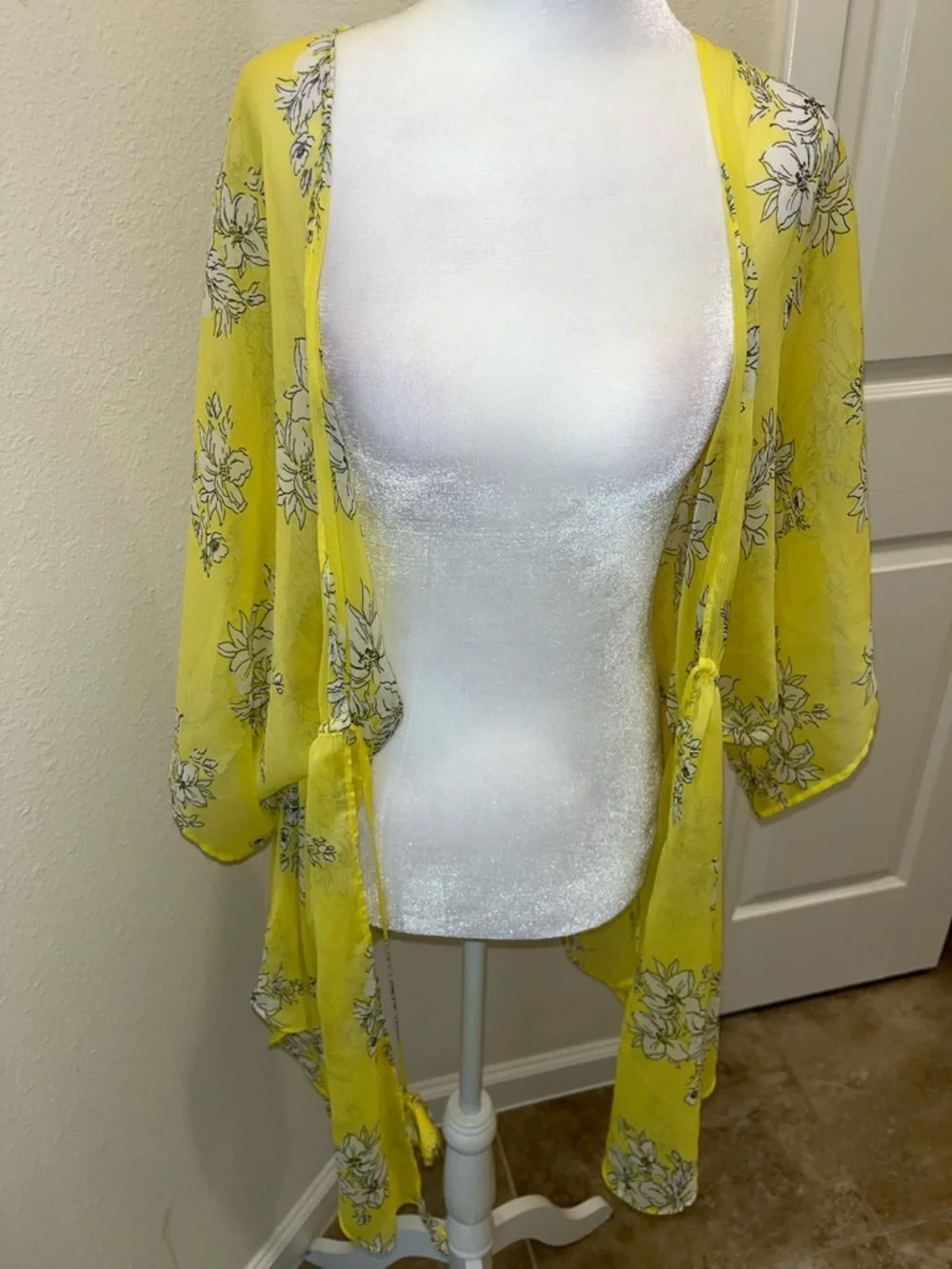 Abercrombie & Fitch Yellow Floral Swim Coverup Tie Front Kimono Style Sleeves